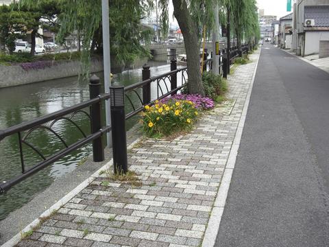 東本町2丁目の堀川 東本町2丁目の堀川